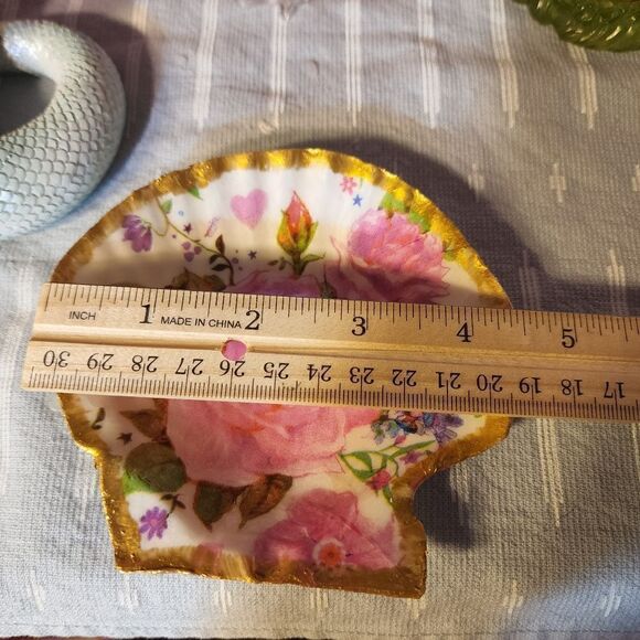 DECOUPAGE SCALLOPED FLOWER SHELL  - Picture 3 of 3